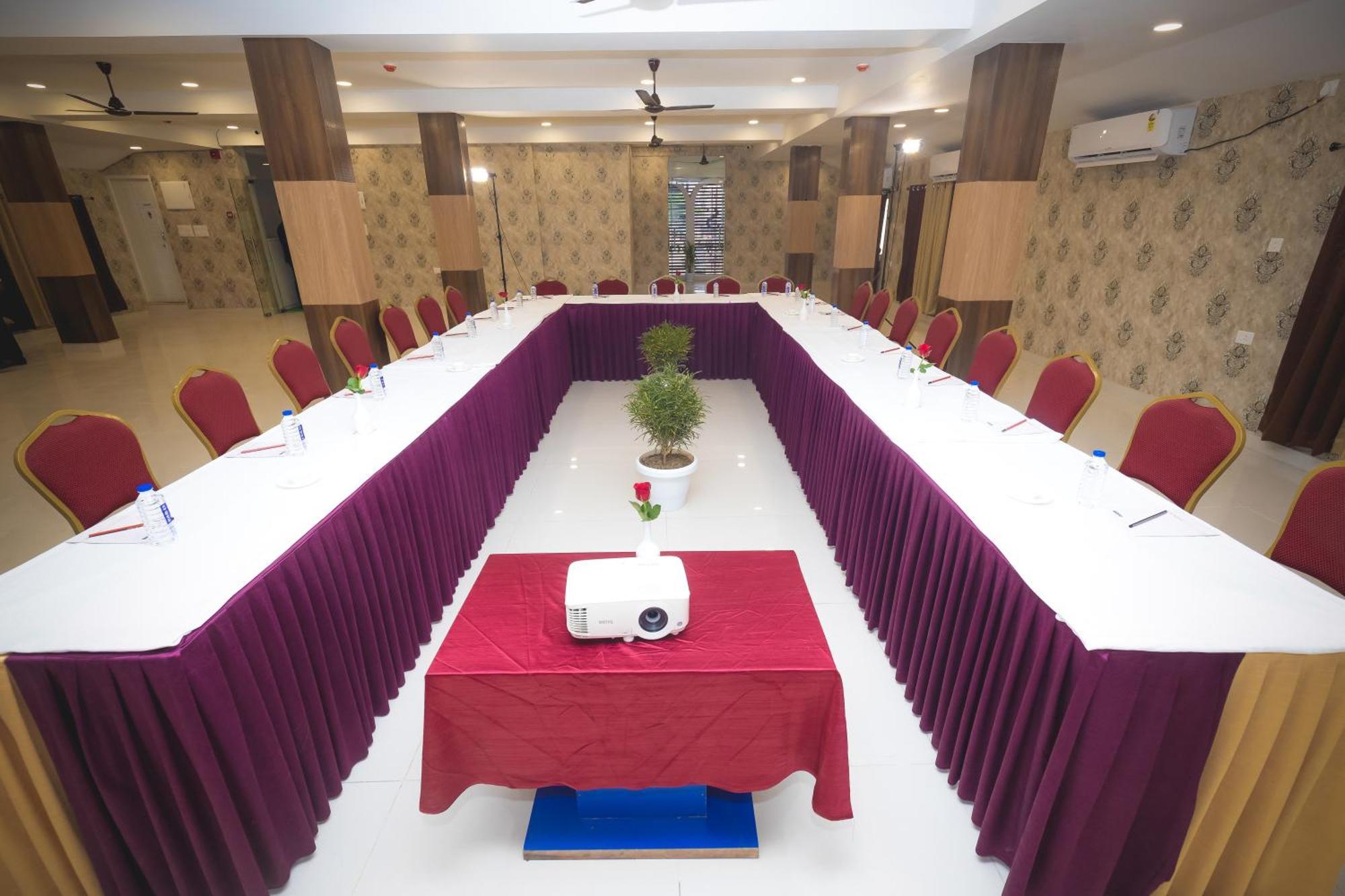 Rosewood Luxury Hotel บูบันเนสชวาร์ ภายนอก รูปภาพ